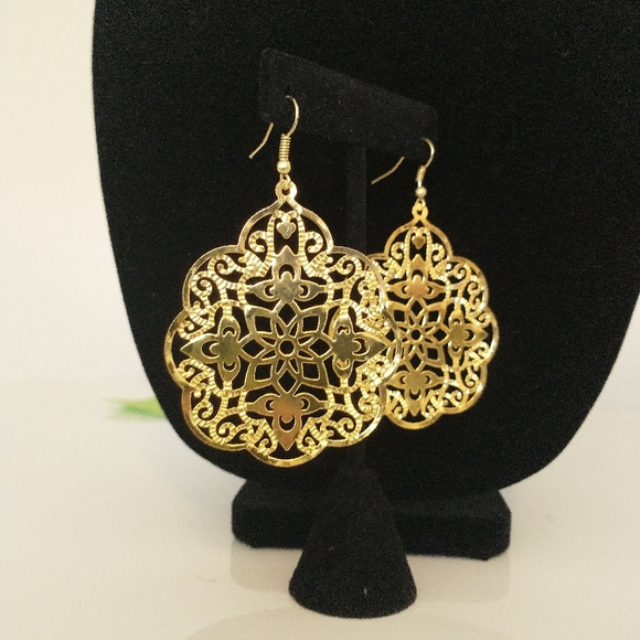 Earrings - Picture 4 of 6